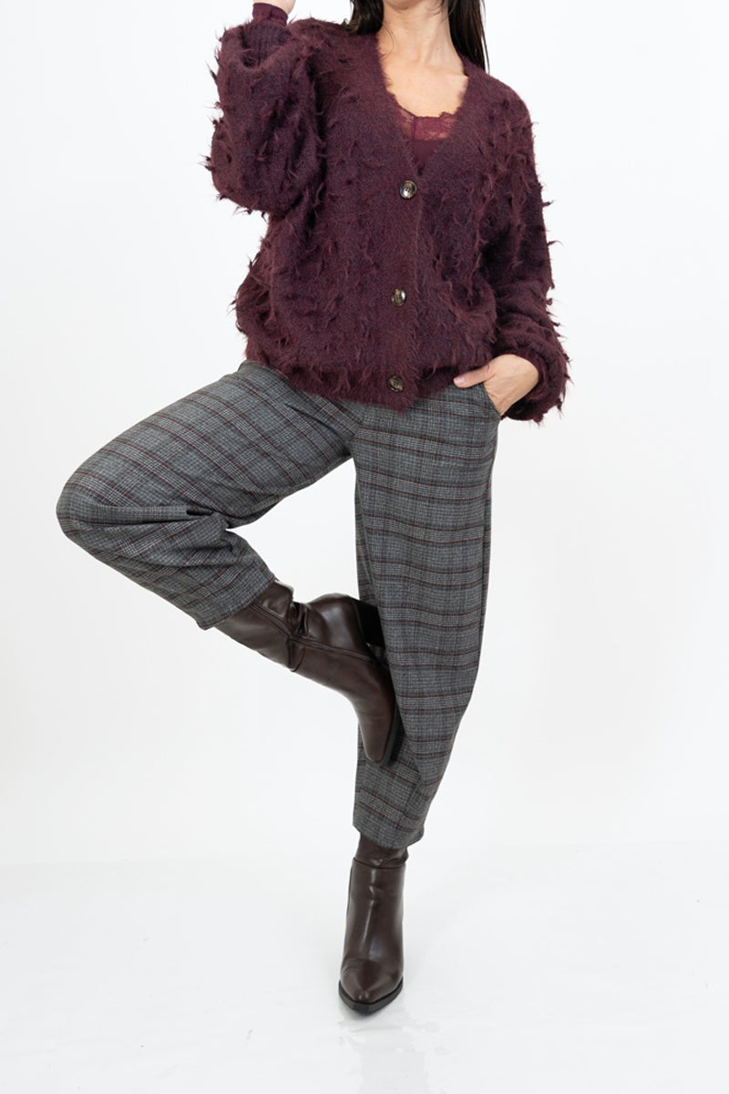 modella indossando Cardigan over in misto lana con effetto fiammato e scollo a V colore