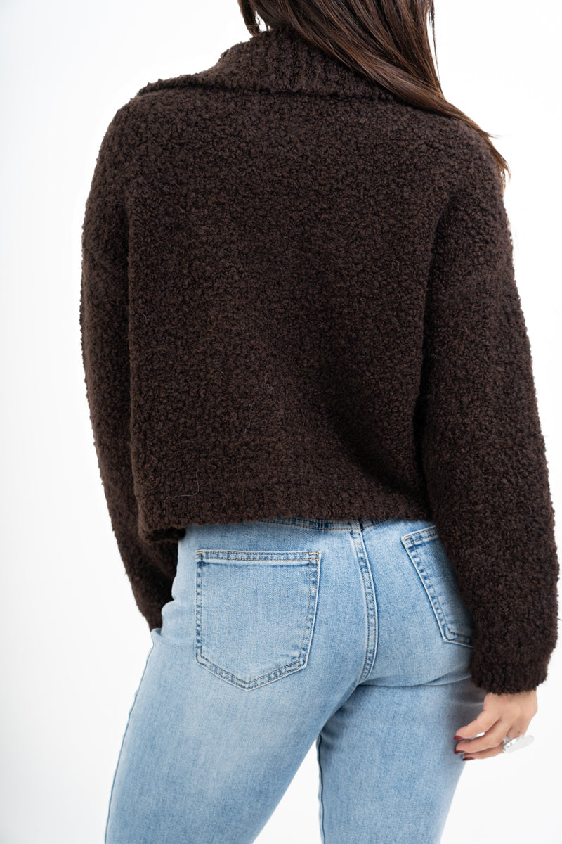 Giacca corta in filato bouclé con colletto e zip metallica