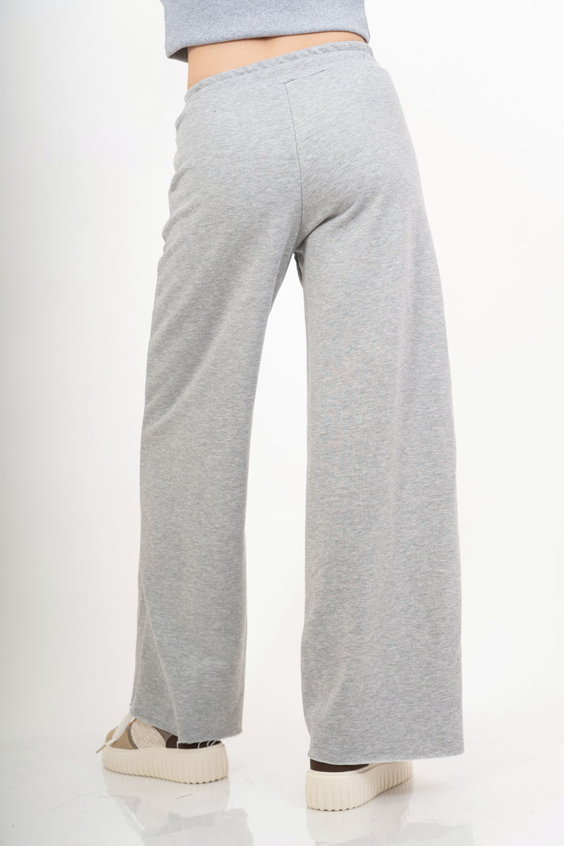 modella indossando Pantalone palazzo in felpa elasticizzata con coulisse colore