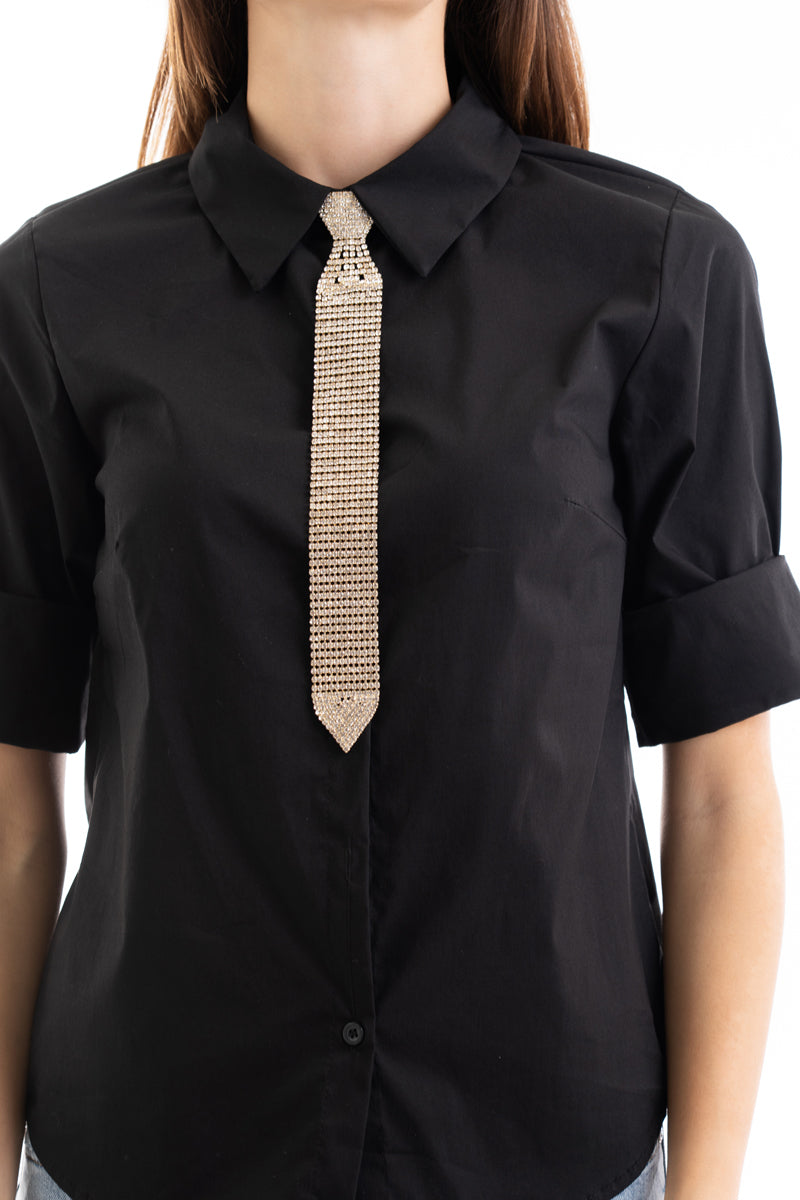 modella indossando Cravatta gioiello in micro strass colore Oro Unica