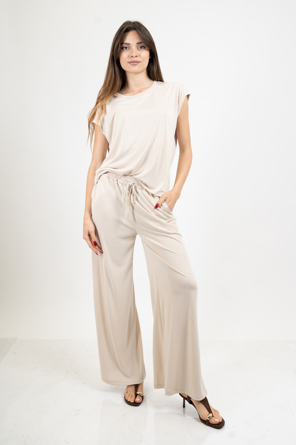 Pantalone palazzo in viscosa elasticizzata con coulisse Made in Italy.