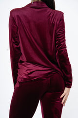 modella indossando Giacca in velluto liscio elasticizzato con bottone rivestito colore