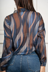 modella indossando Camicia Auralis colore