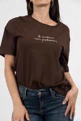 T-shirt scritta cotone “Di mattina...”.