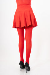 modella indossando Minigonna Soft Pleat in viscosa elasticizzata colore