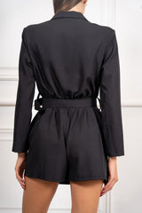 modella indossando Tutina Blazer Ardelle colore
