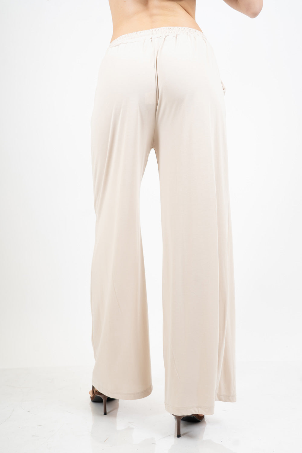 Pantalone palazzo in viscosa elasticizzata con coulisse Made in Italy.