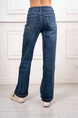 modella indossando Jeans Harlow Straight colore