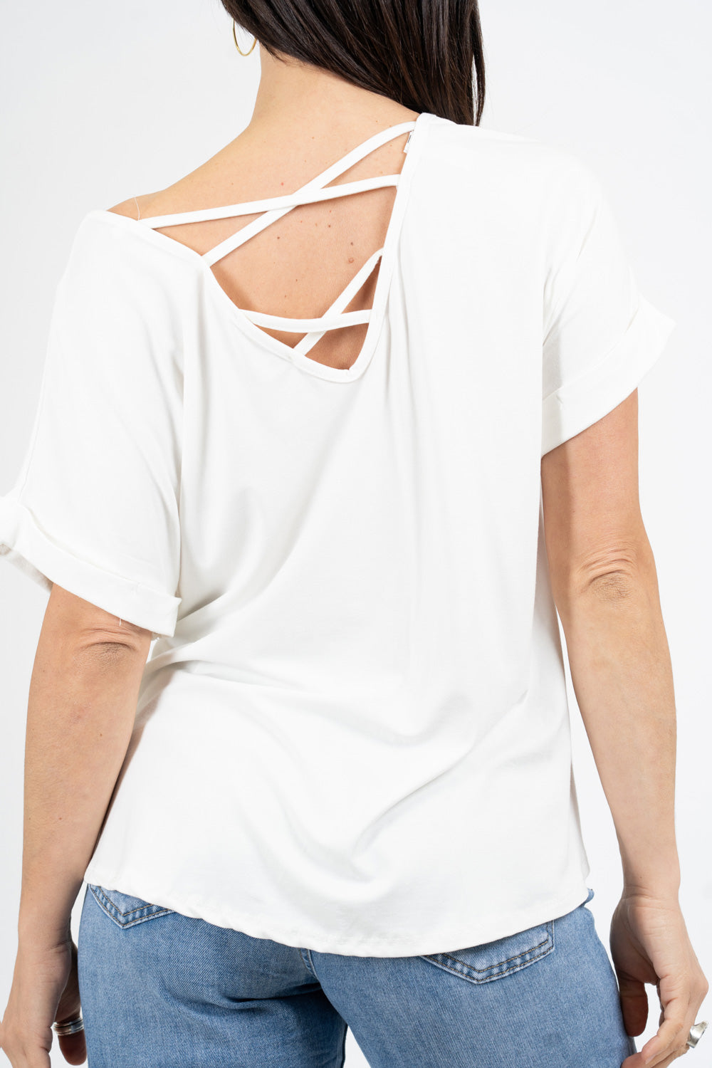 Maglia ampia in viscosa elasticizzata con scollo a V e incrocio sul retro.