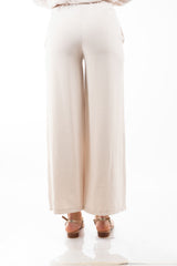 modella indossando Pantalone palazzo con elastico in vita in tela fluida misto viscosa colore
