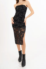 Abito lungo a fascia con paillettes e trasparenze