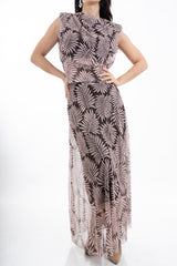 modella indossando Completo top a palloncino e gonna lunga in microrete Feather Leaf colore Rosa Unica