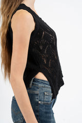 Top monospalla in uncinetto traforato misto cotone Made in Italy.