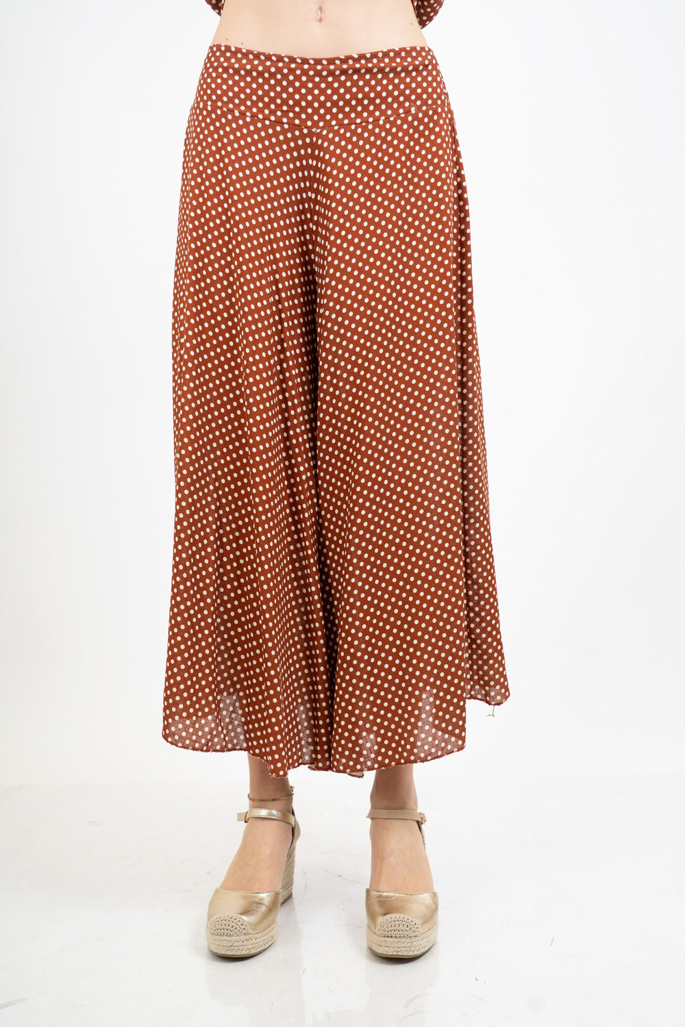 Pantagonna ampia in viscosa a pois con vita alta e retro elasticizzato.