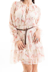 modella indossando Abito corto fiorato in georgette con vita elastica e balza colore Beige-Rosa Unica