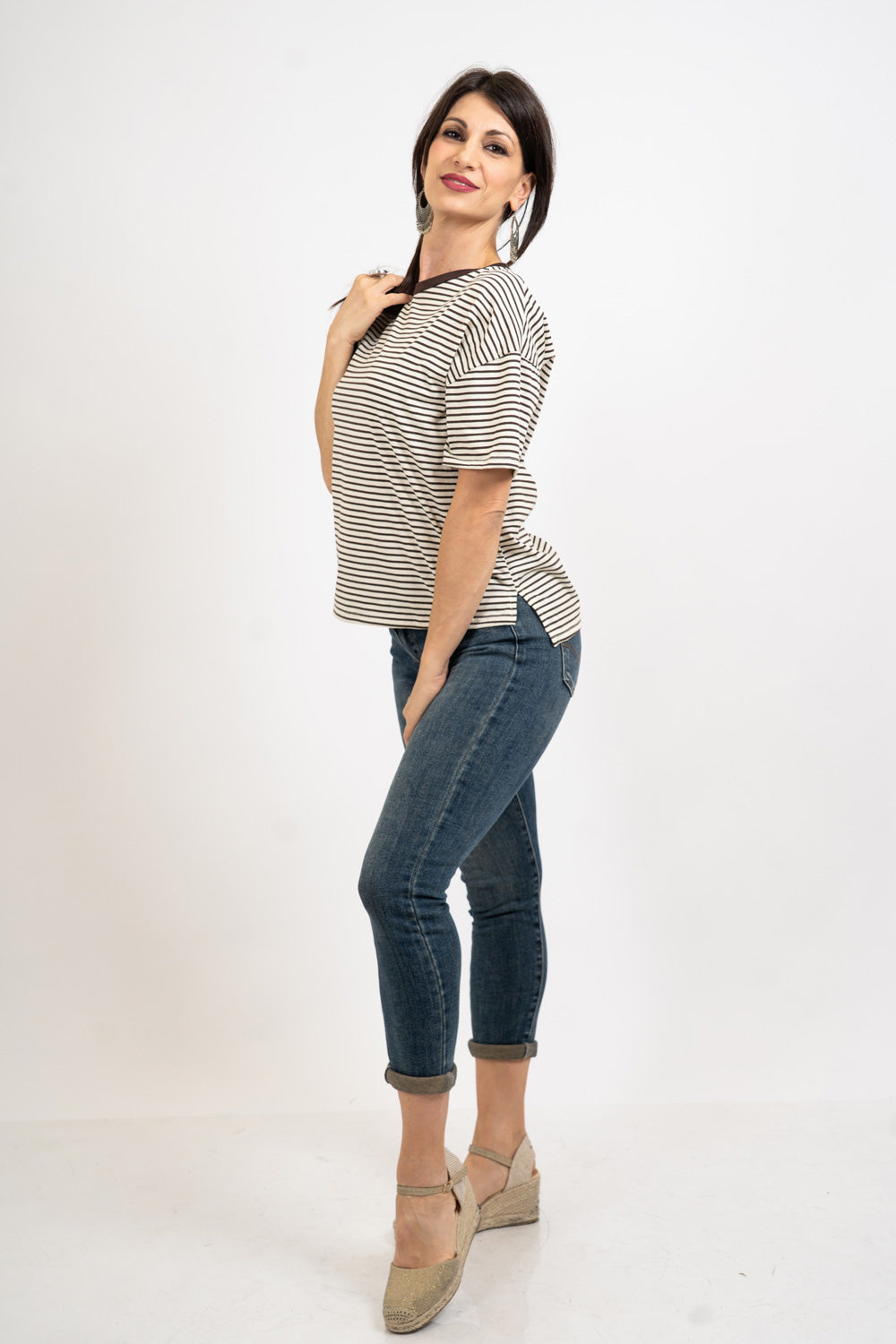 T-shirt rigata over con spacchetti.
