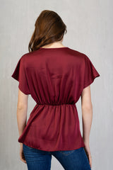 Blusa in raso con scollo a V e taglio sagomato