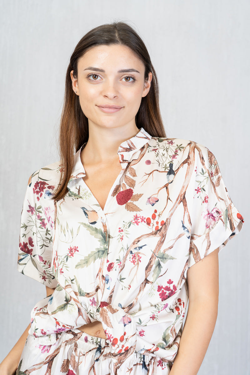 Camicia “Jungle Bloom” in raso fantasia botanica