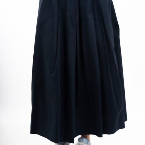 modella indossando Gonna midi con baschina e pieghe in cotone elasticizzato con cintura colore Blu Unica