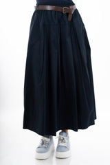 modella indossando Gonna midi con baschina e pieghe in cotone elasticizzato con cintura colore Blu Unica