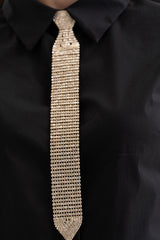 modella indossando Cravatta gioiello in micro strass colore