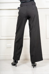 modella indossando Pantalone Sloane Nero colore