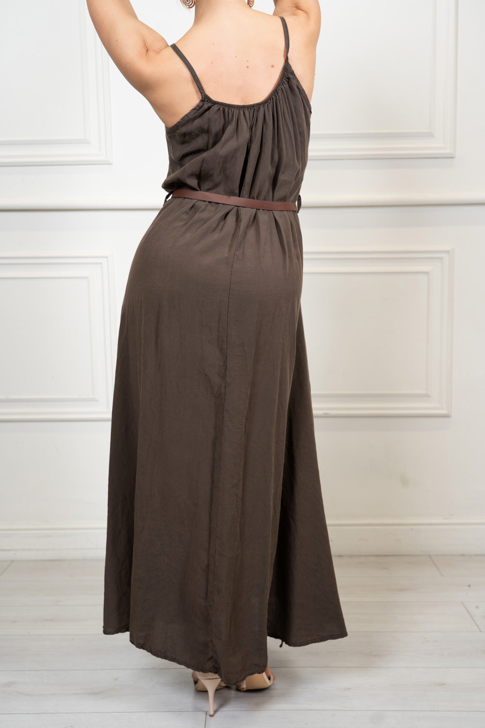 Abito lungo in Tencel con cintura.