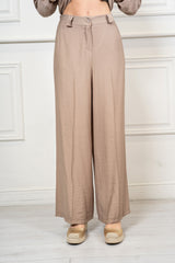 modella indossando Pantalone palazzo in misto viscosa con elastico sul retro colore