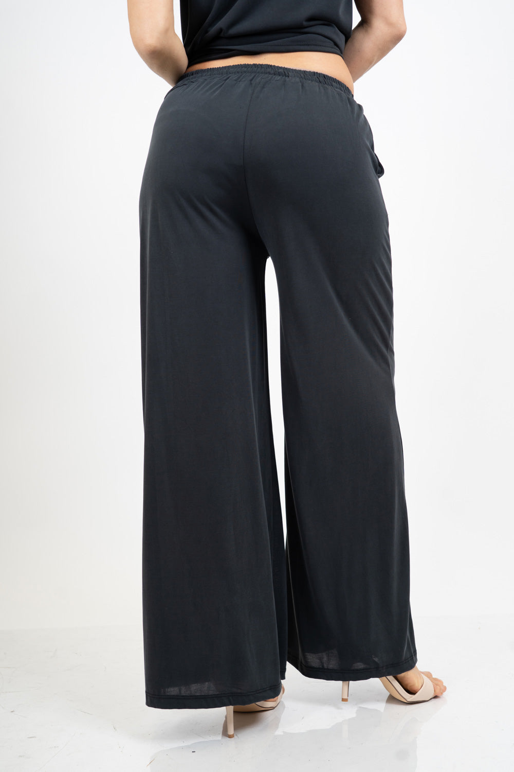 Pantalone palazzo in viscosa elasticizzata con coulisse Made in Italy.