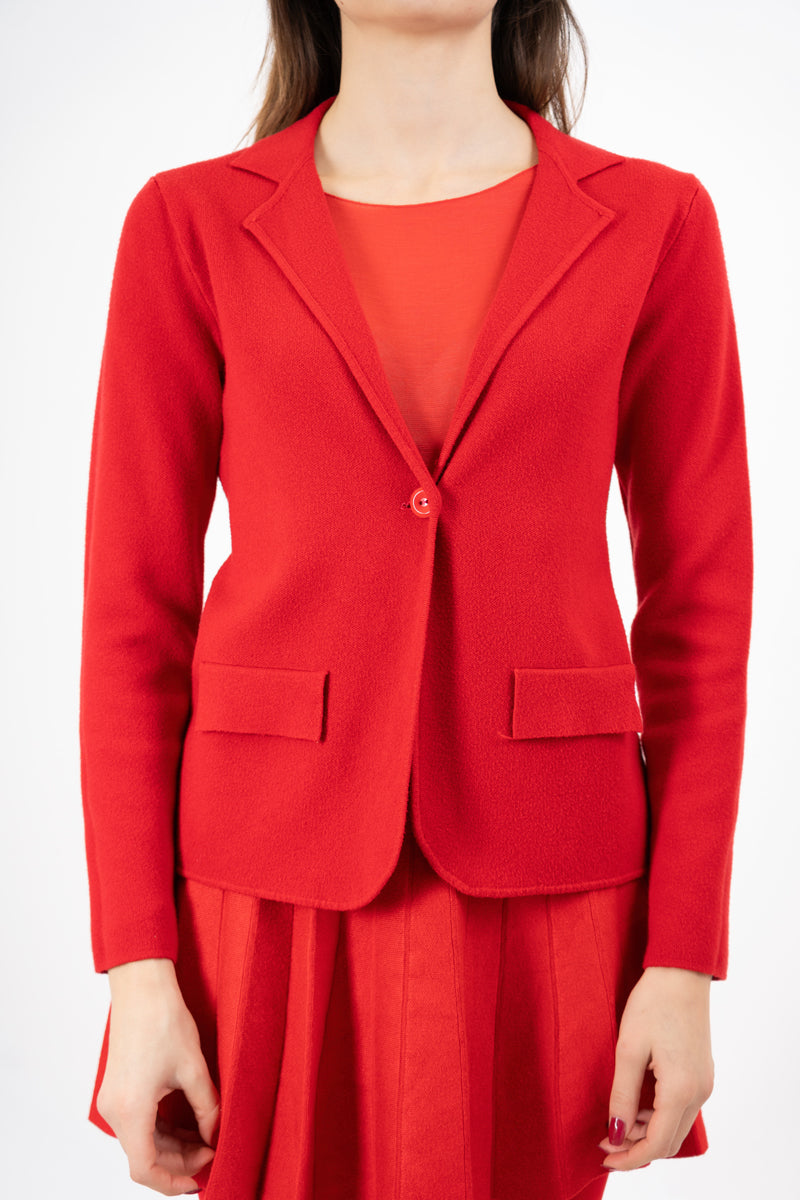 modella indossando Blazer Soft Tailor in misto viscosa colore Rosso Unica