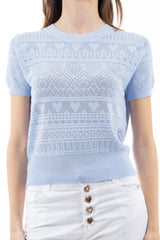 modella indossando Maglia traforata a cuori in filato leggero mezza manica colore Celeste Unica