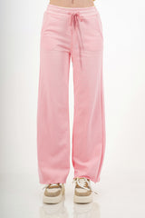 modella indossando Pantalone palazzo in felpa elasticizzata con coulisse colore Rosa Unica