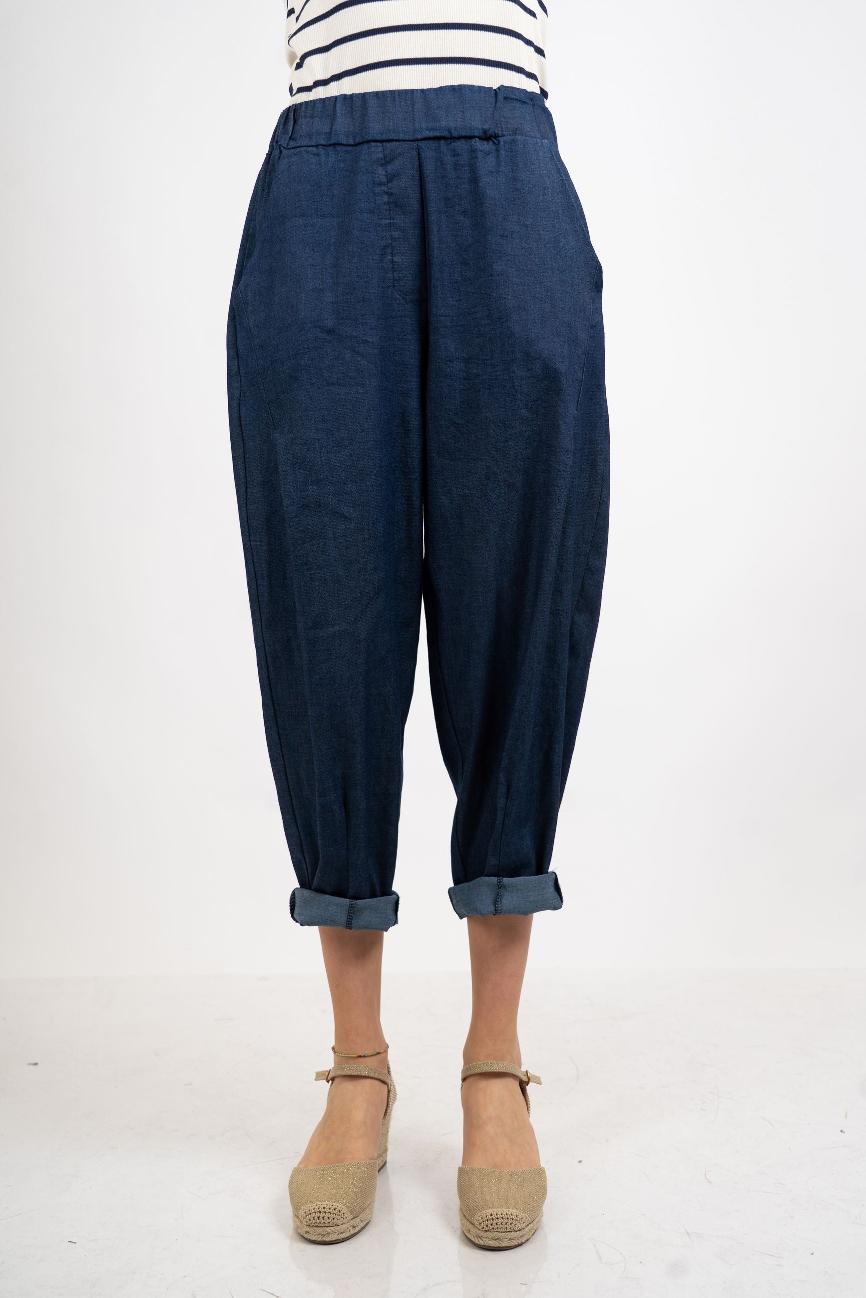 Pantalone jogger effetto chambray con pince.