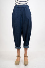 Pantalone jogger effetto chambray con pince.