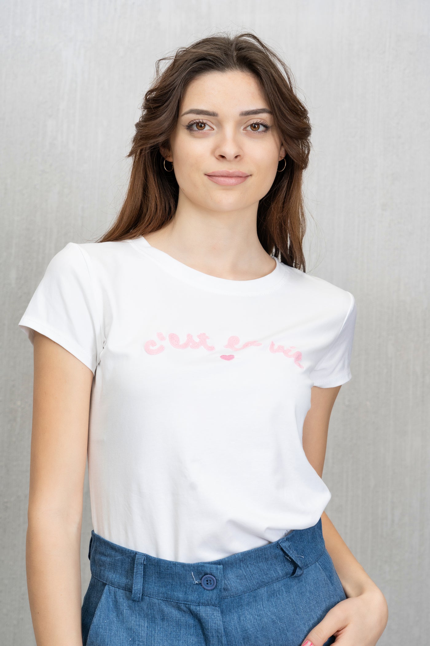 T-shirt elasticizzata con scritta Rosa "C'est la vie" effetto spugna