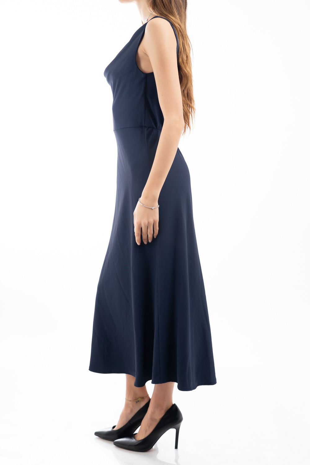 modella indossando Abito lungo smanicato con scollo drappeggiato e taglio in vita Blu colore