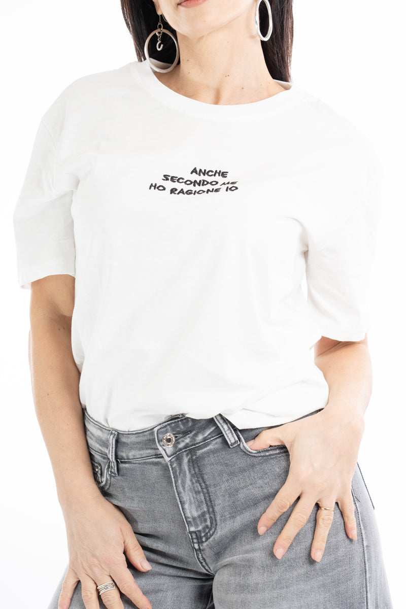 modella indossando Set T-shirt divertenti colore