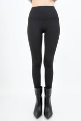 modella indossando Leggings donna a baschina alta elasticizzati – Nero colore