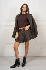 modella indossando Minigonna shorts Ashford con cintura colore Marrone Unica
