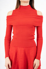 modella indossando Maglia finto twinset a costina con collo alto e spalle scoperte colore Rosso Unica