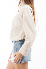 modella indossando Giacca bomber corta con zip metallica e fondo elastico colore