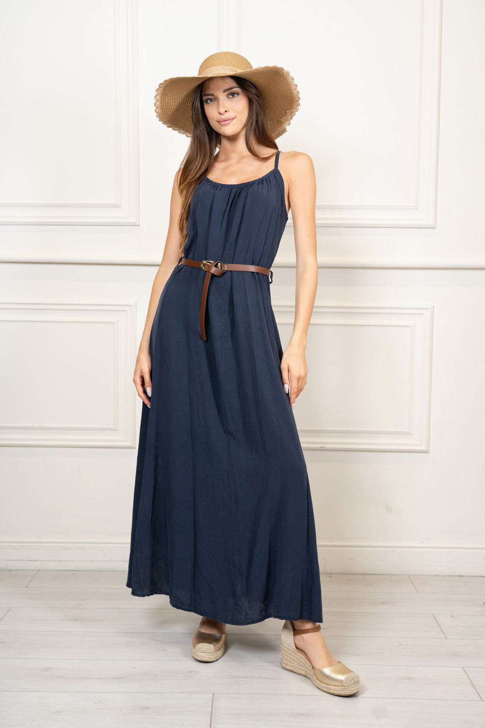 Abito lungo in Tencel con cintura.