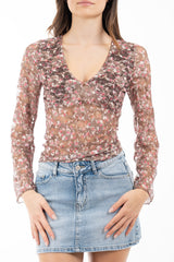 modella indossando Maglia in pizzo elasticizzato floreale con scollo a V e fodera interna colore Marrone Unica