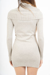 Abito in maglia con collo ampio a coste