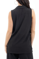 modella indossando Gilet sartoriale lungo con rever a lancia colore