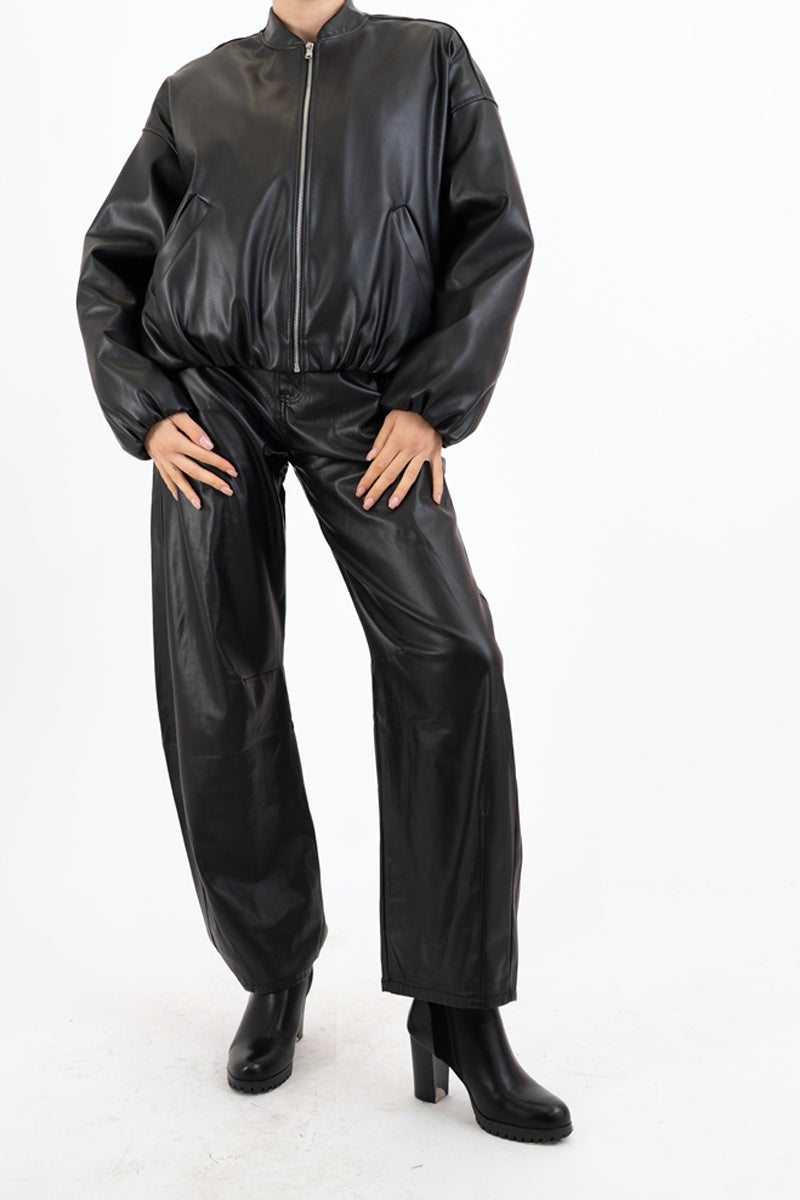 modella indossando Bomber SoftLeather in ecopelle imbottito colore