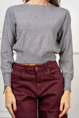 modella indossando Maglia Mirelle boxy in misto viscosa colore