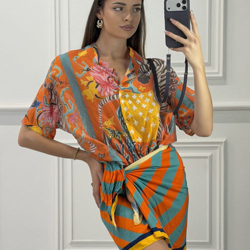 modella indossando Completo Serengeti colore Arancione-Turchese Unica