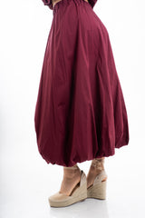 modella indossando Gonna a palloncino in cotone leggero con elastico in vita colore