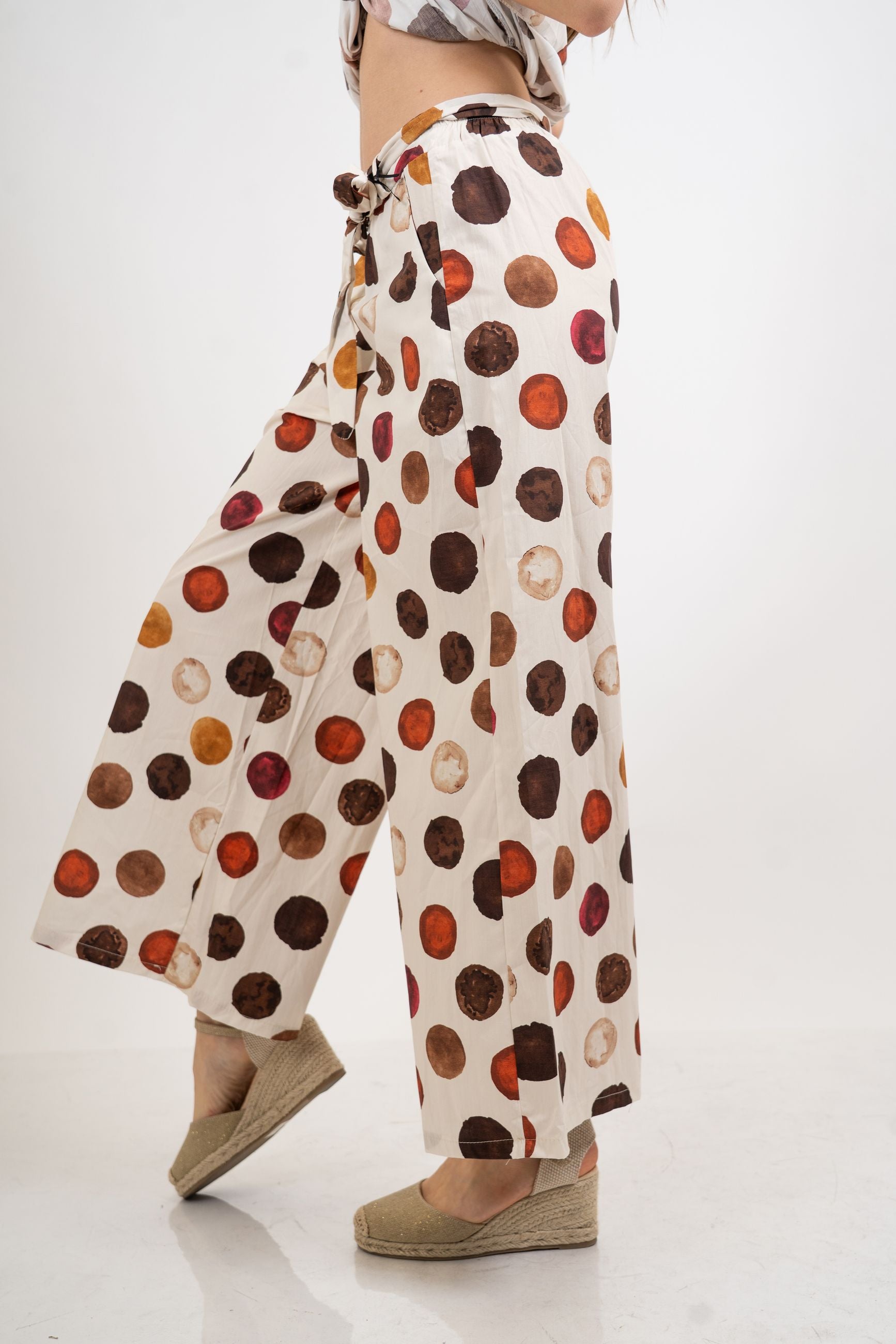 Pantalone wide leg in cotone fantasia pois acquerello.